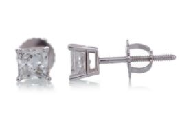 PAIR OF DIAMOND STUD EARRINGS