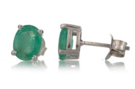 PAIR OF EMERALD STUD EARRINGS,