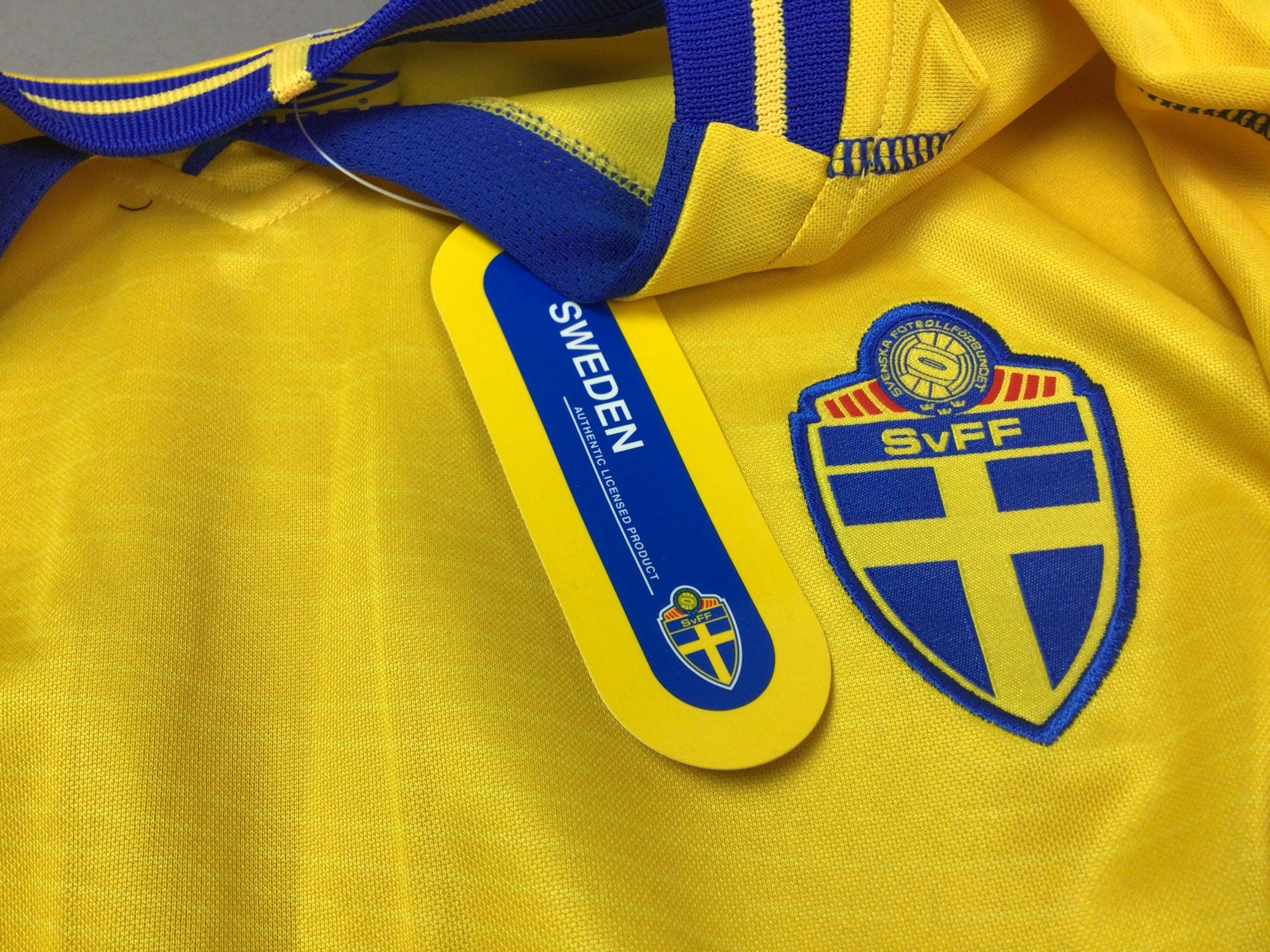 SWEDEN REPLICA 2004/05 HOME JERSEY - Image 2 of 2