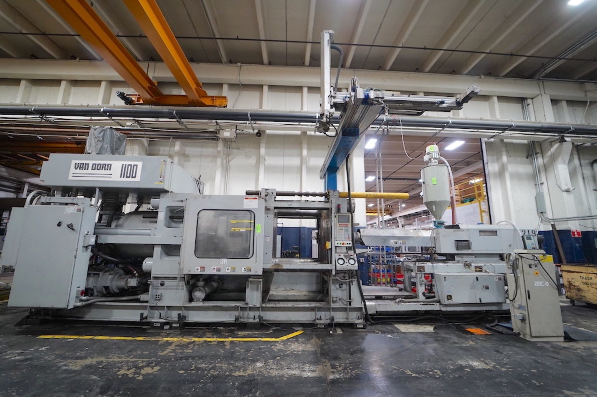 Van Dorn 1000HP4300 1100 Ton Injection Molding Press