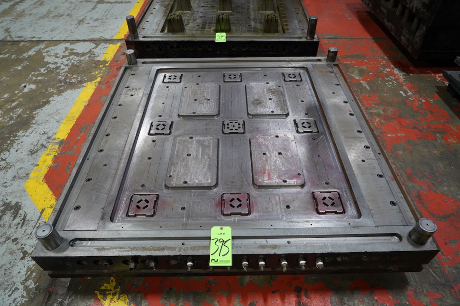 40" x 48" Plastic Pallet Mold w/(2) Molds - (1) For 40" x 48" Pallet, (1) For Snap-In Piece to make - Image 5 of 7