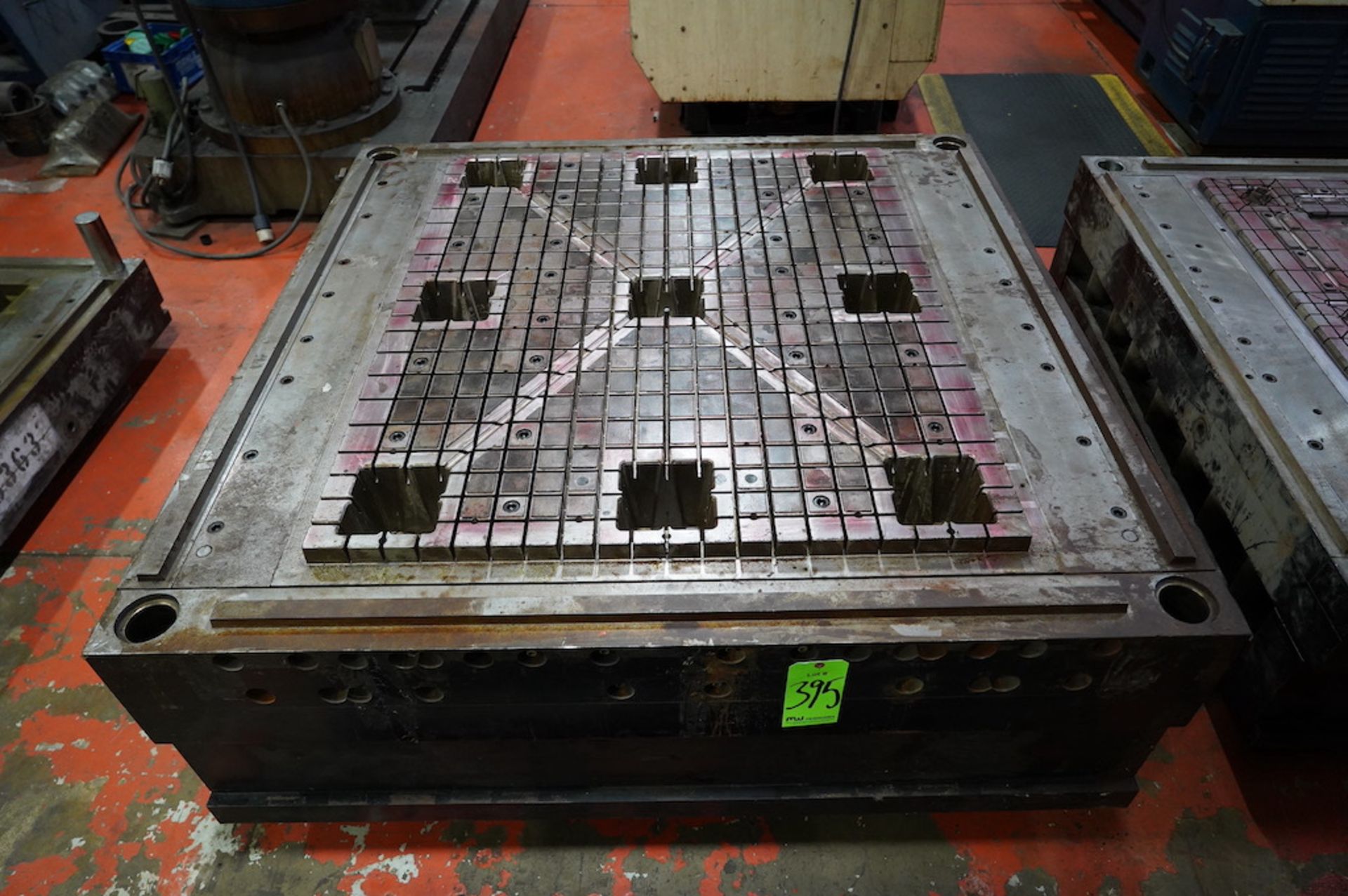 40" x 48" Plastic Pallet Mold w/(2) Molds - (1) For 40" x 48" Pallet, (1) For Snap-In Piece to make - Image 2 of 7