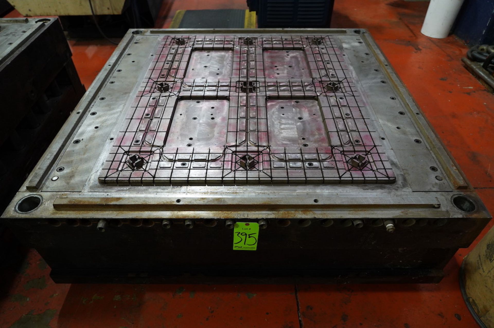 40" x 48" Plastic Pallet Mold w/(2) Molds - (1) For 40" x 48" Pallet, (1) For Snap-In Piece to make - Image 4 of 7