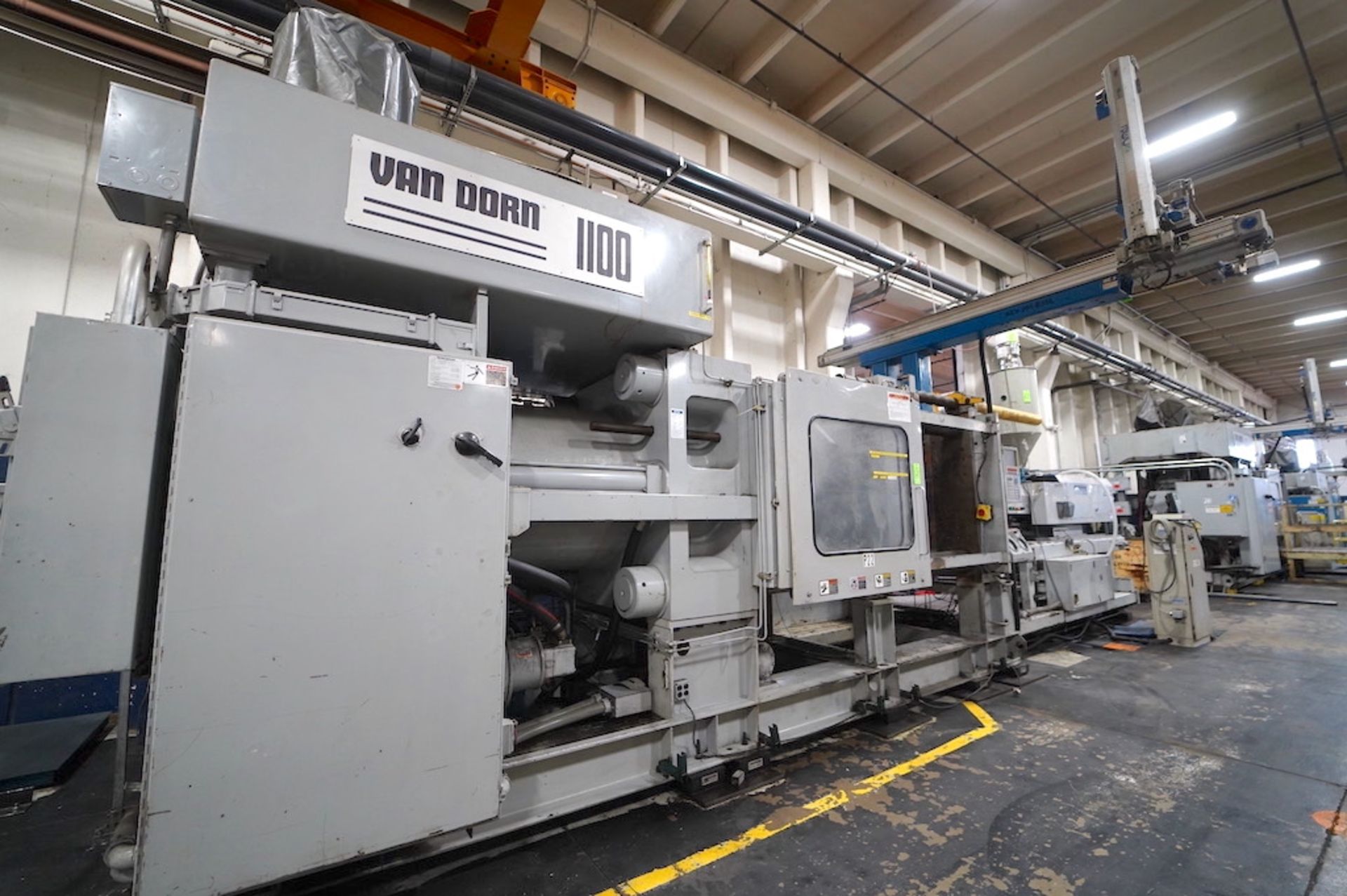Van Dorn 1000HP4300 1100 Ton Injection Molding Press - Image 2 of 6