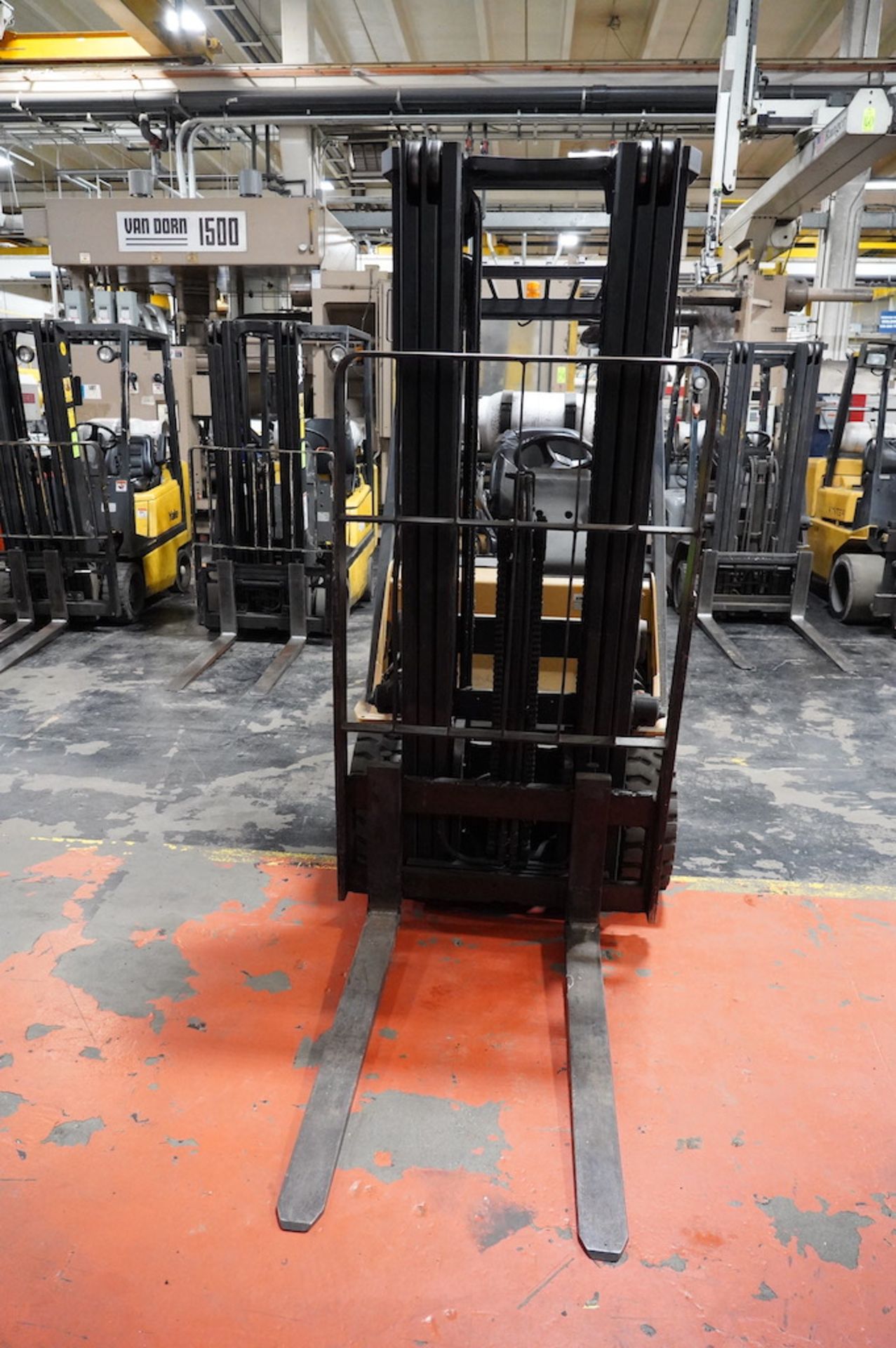 Caterpillar 4,500 Lb Fork Lift Truck - Image 2 of 10