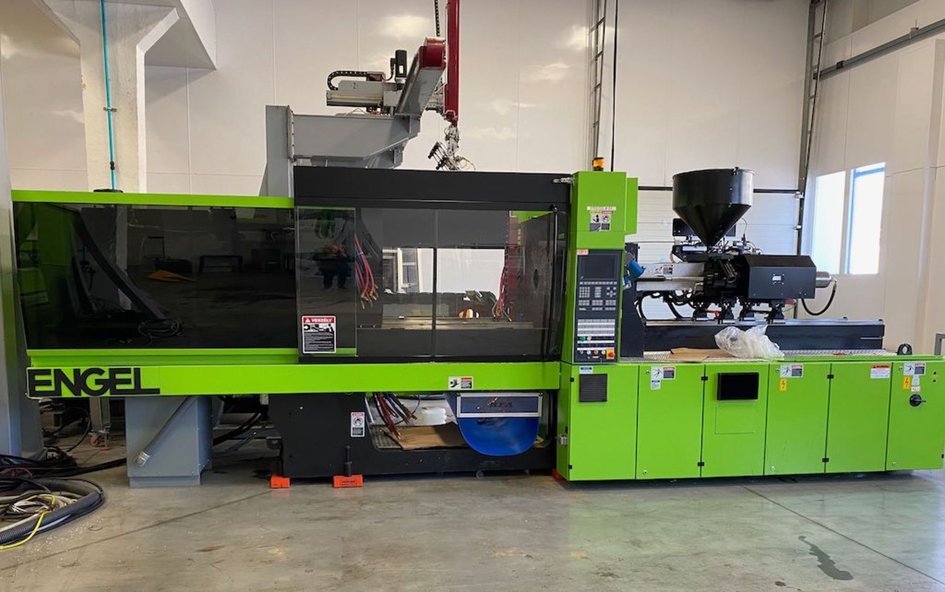 Engel 330 Ton Tie Barless Injection Molding Press