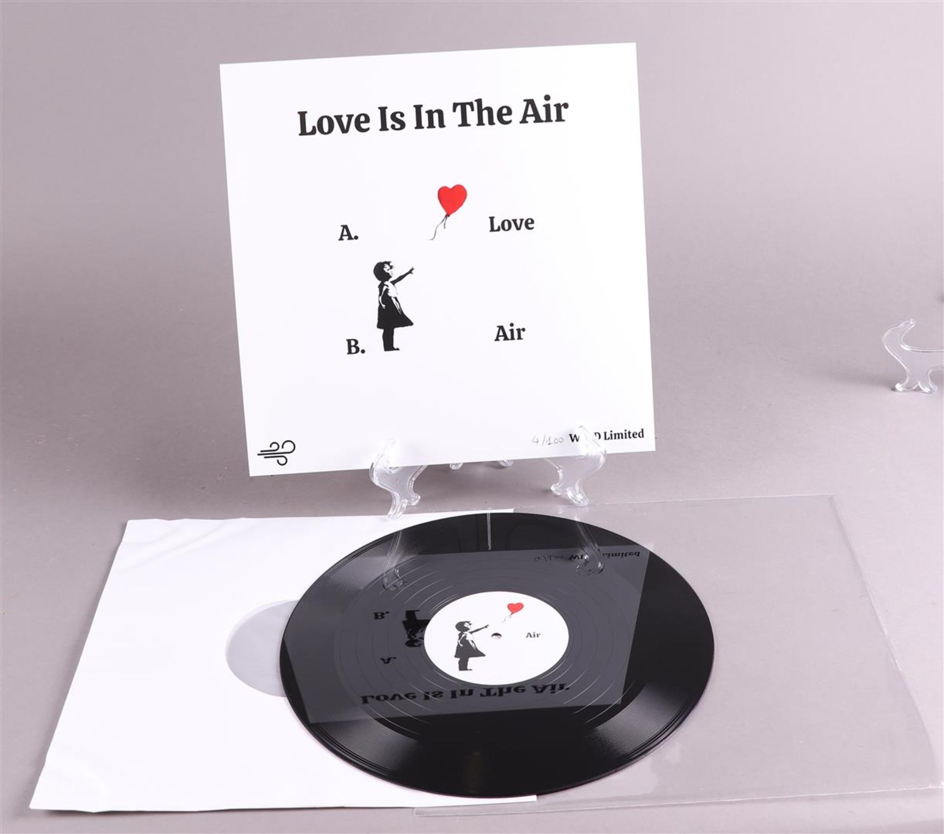 Banksy (b.: 1974), (after), Love is in the Air, Vinyl E.P. in cover. numbered 4/100. Wind limited.