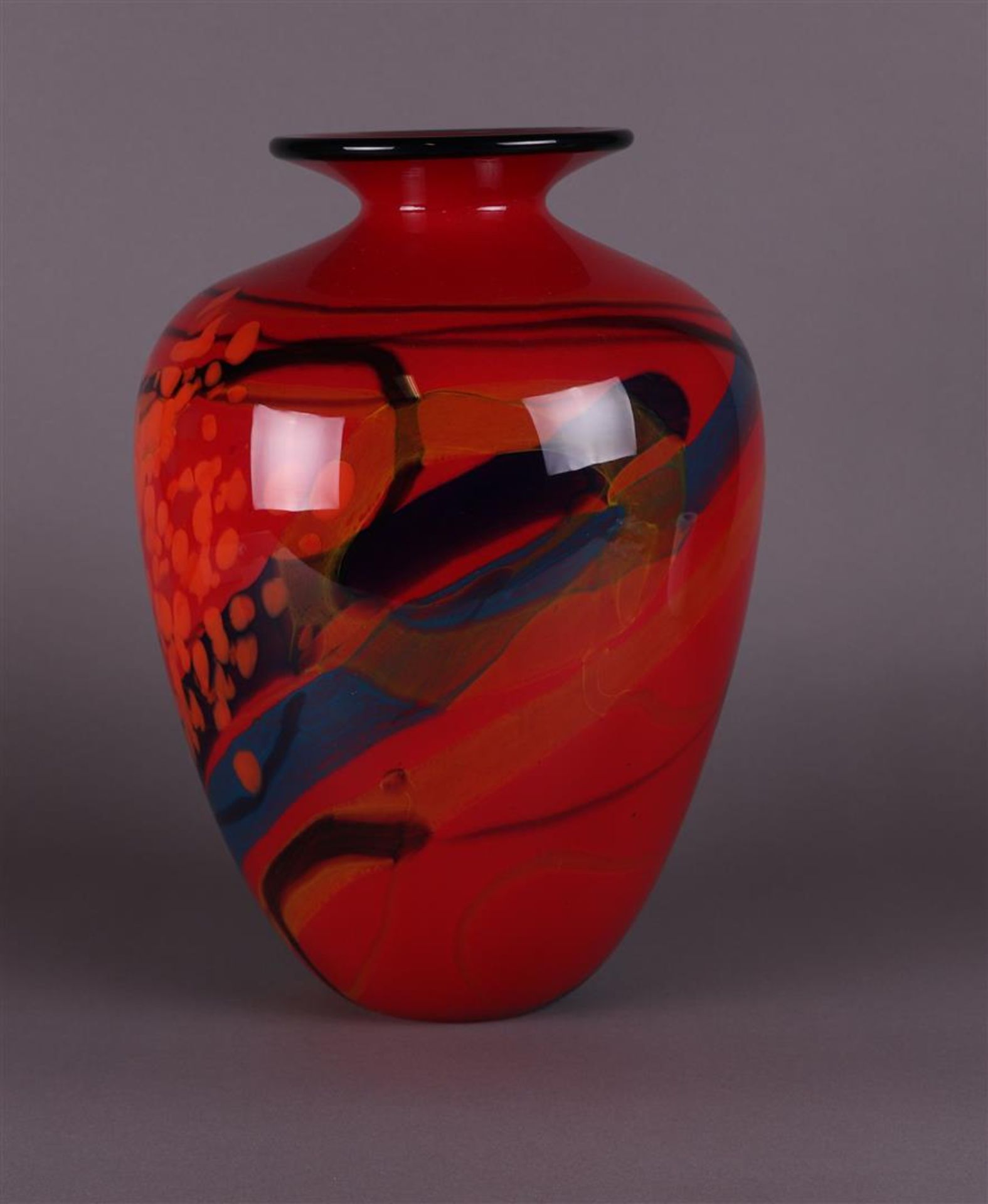 Ioan Nemtoi (b.:Trusesti, Dorohoi,Romania 1964),  A large colored glass vase. Signed. - Image 2 of 3