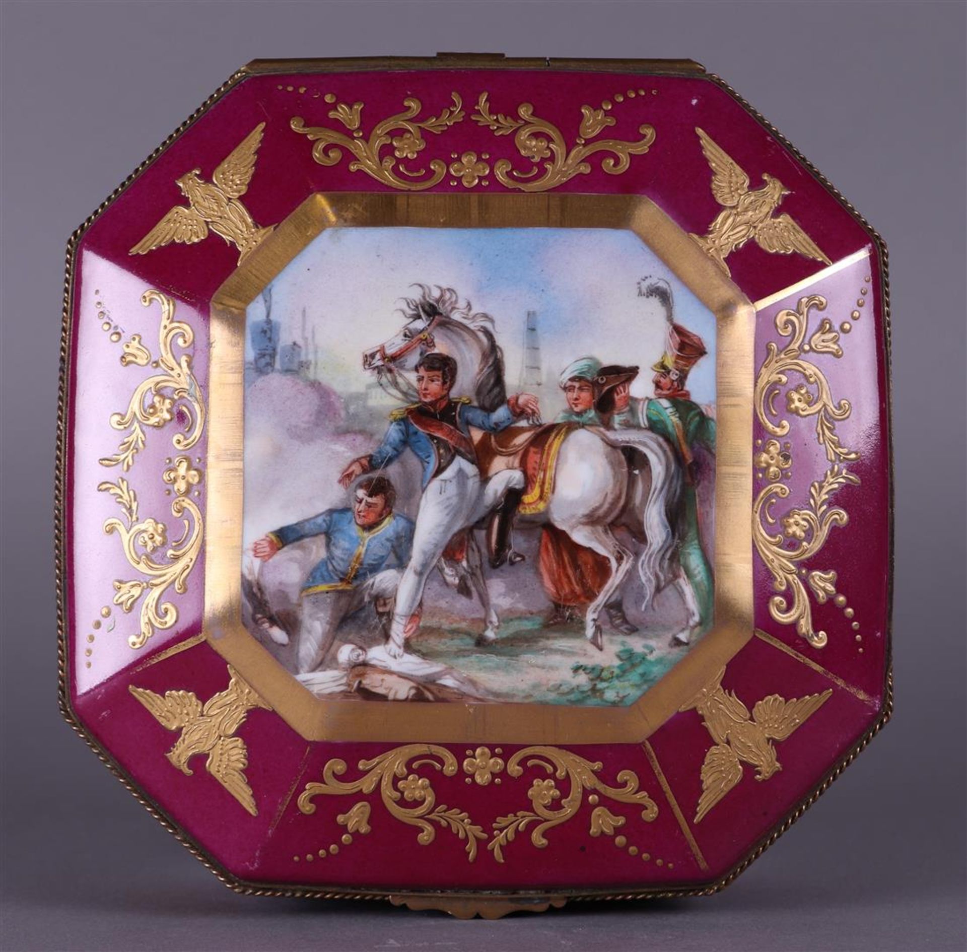 A Limoge lidded box depicting a battle, first half of the 19th century. - Image 2 of 5