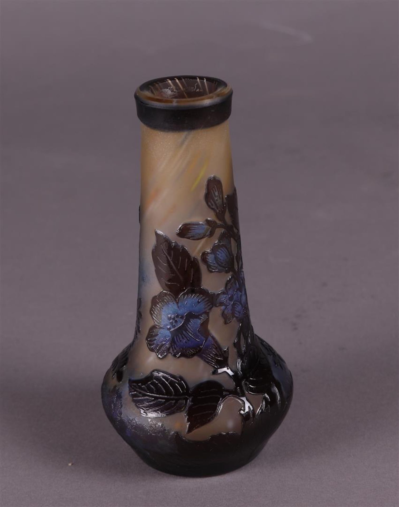 Vase in multilayer glass paste, signed Laflor. France, circa 1900. - Image 2 of 3