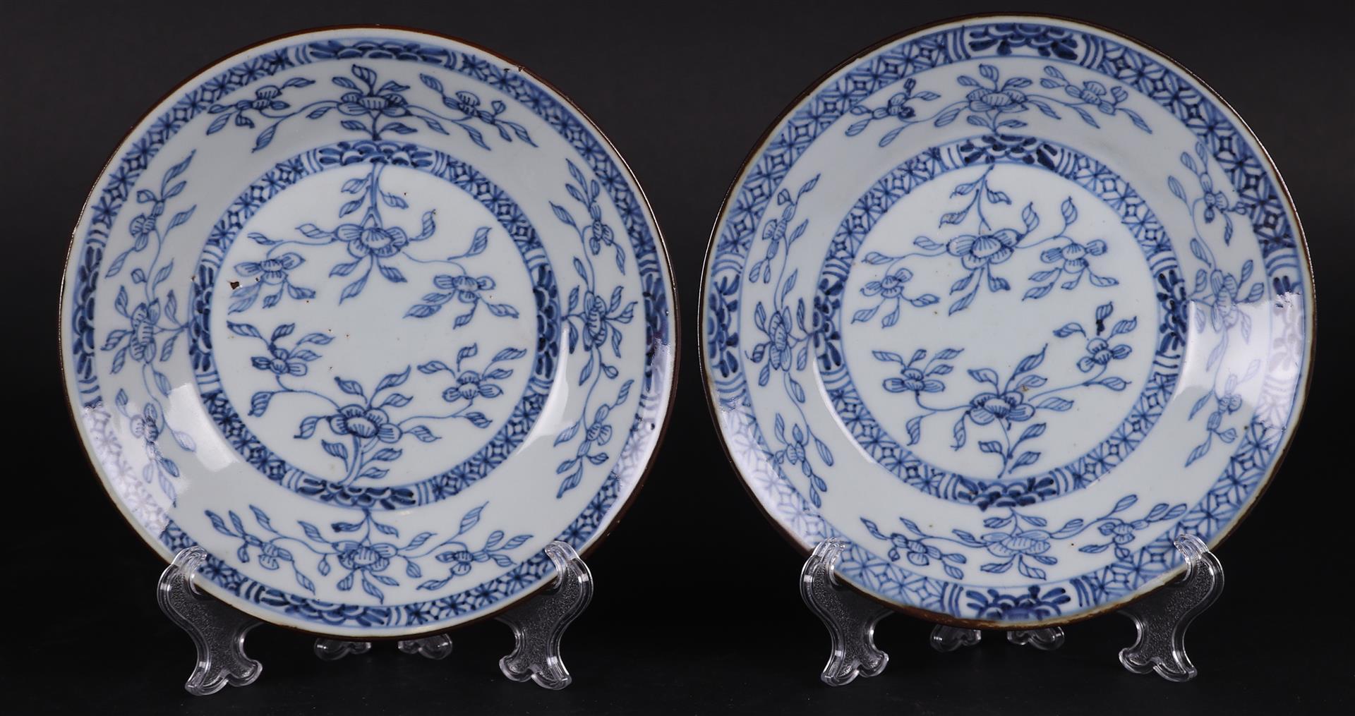 A set of porcelain deep plates with floral decor. China, Qianlong.