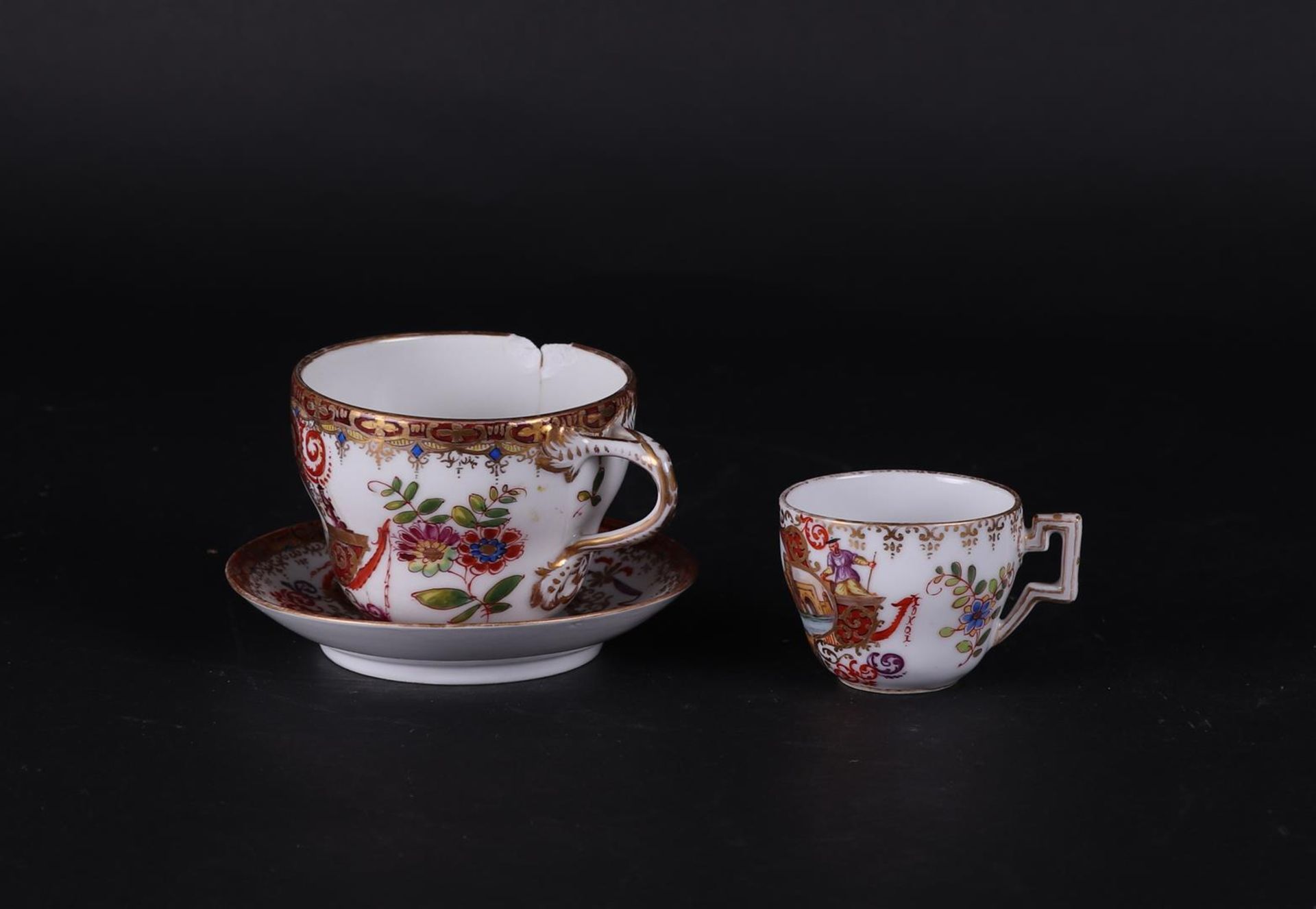 A lot consisting of a cup and saucer and a separate (tea) cup with Chine de Commande decor