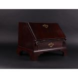 A mahogany veneered masterpiece secretaire. Circa 1900 or earlier.