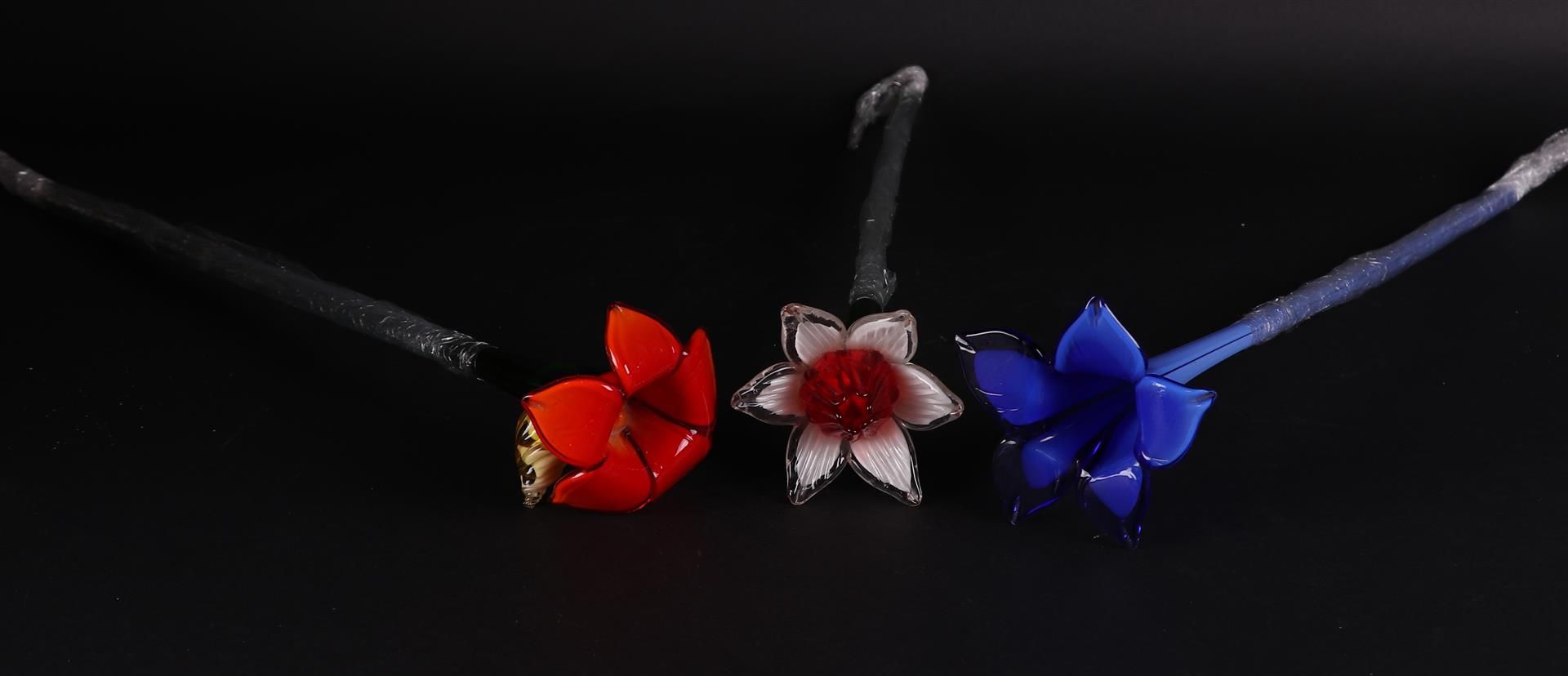 A lot of three (Murano) glass flowers.