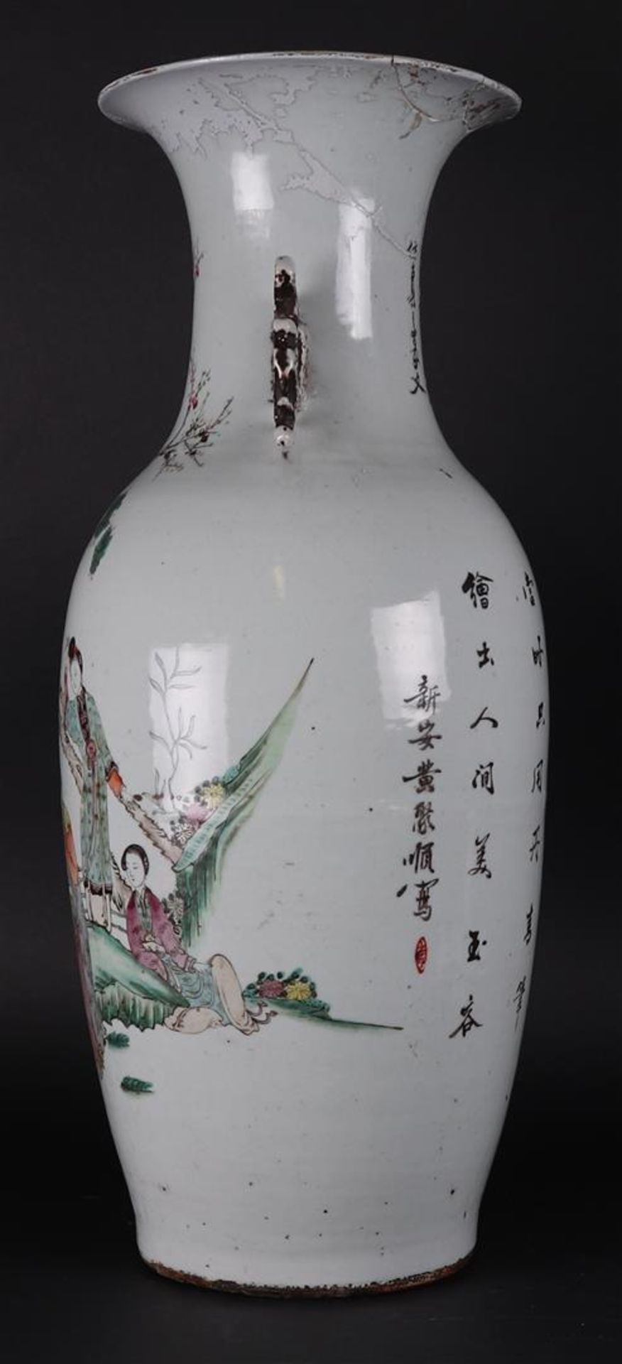 A porcelain Famille Rose vase decorated with various figures. China, 19th century. - Image 4 of 6