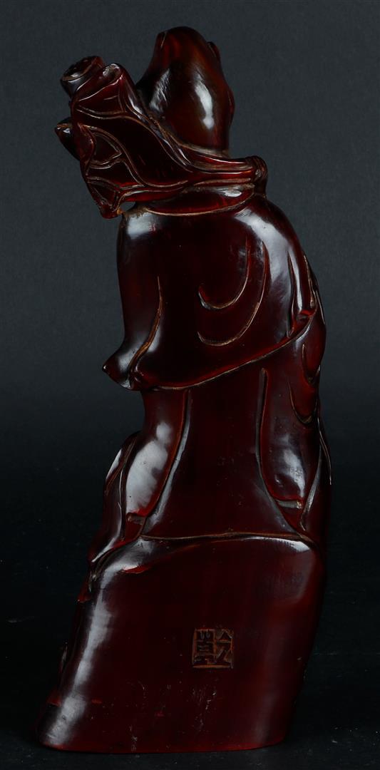 A Guan-Yin in horn, marked on the back. China, 20th century. - Image 2 of 3