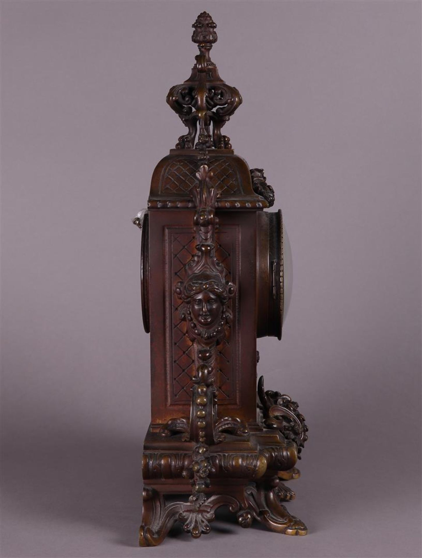 A heavy bronze mantel clock with matching key, ca. 1880. - Image 3 of 5