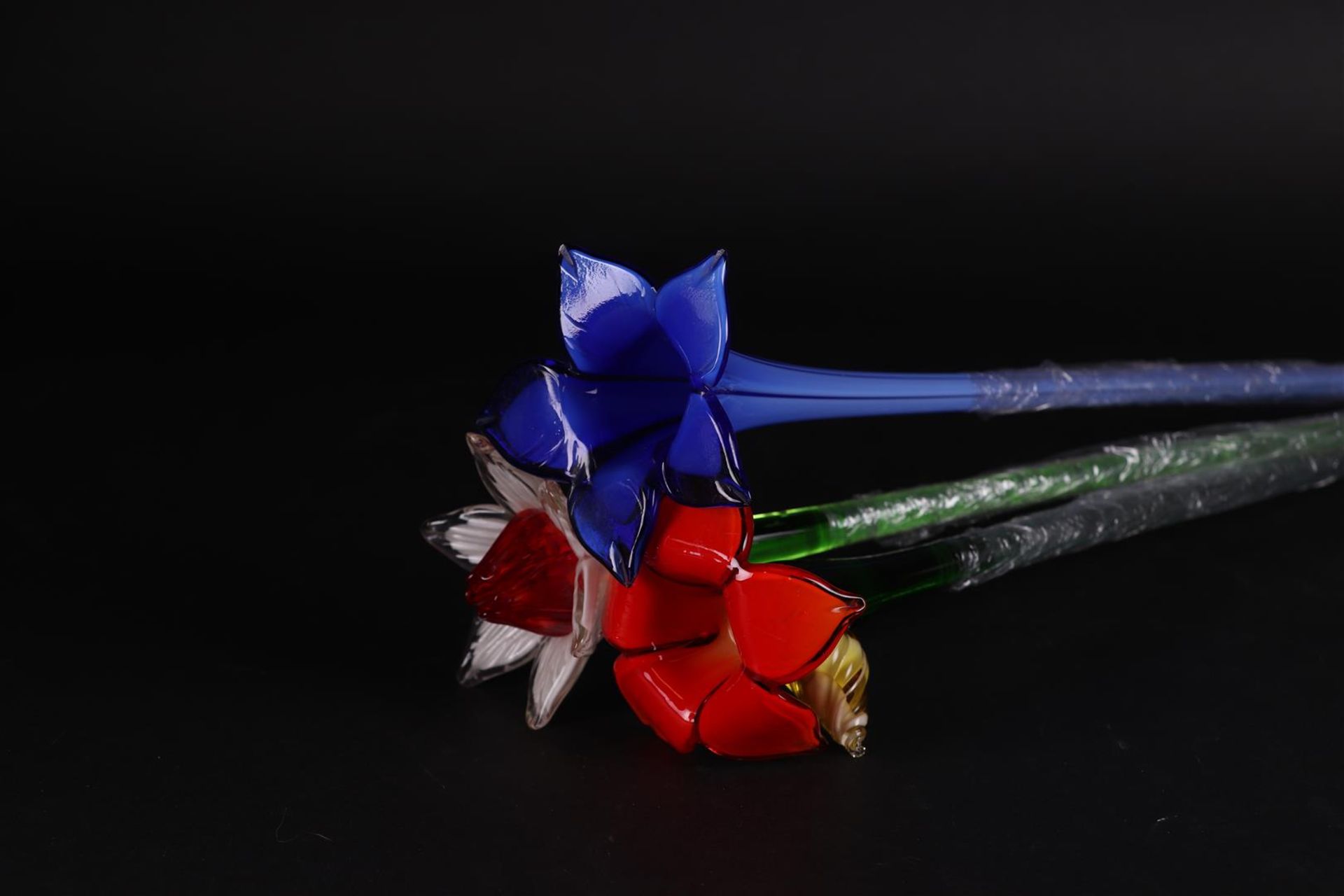 A lot of three (Murano) glass flowers. - Image 3 of 3
