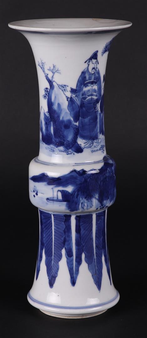 A porcelain YenYen vase with figure decoration at the top - Image 4 of 6