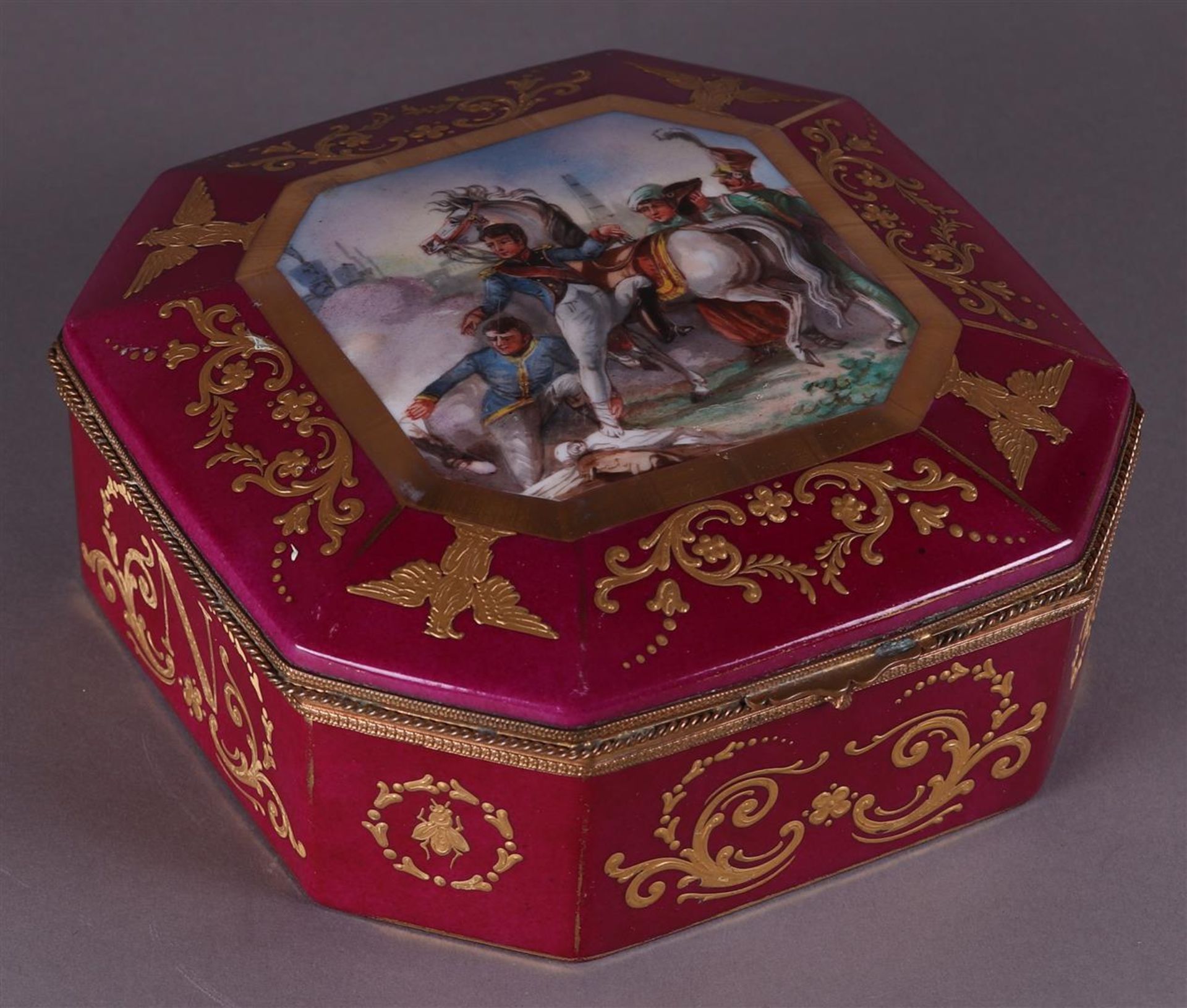 A Limoge lidded box depicting a battle, first half of the 19th century.