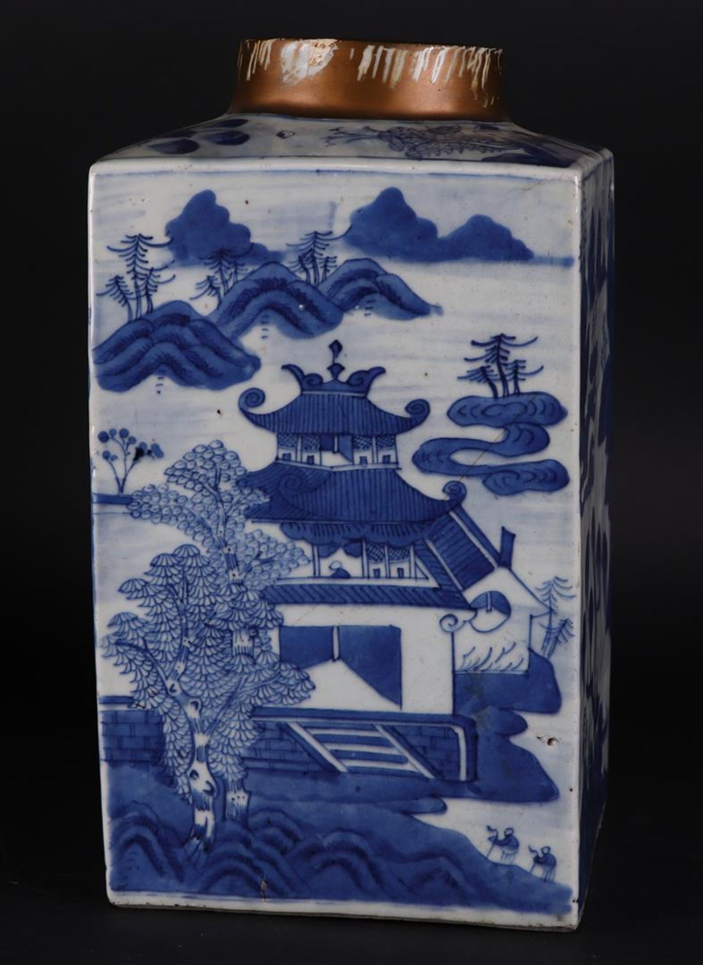 A square porcelain storage jar decorated with various landscapes. China, 19th century. - Image 3 of 6