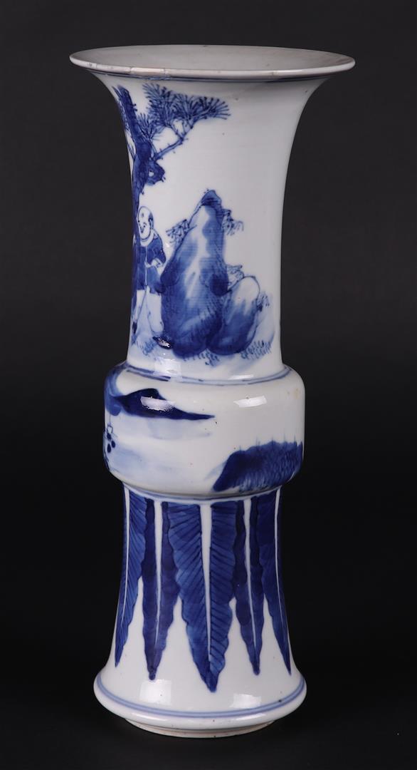 A porcelain YenYen vase with figure decoration at the top - Image 2 of 6