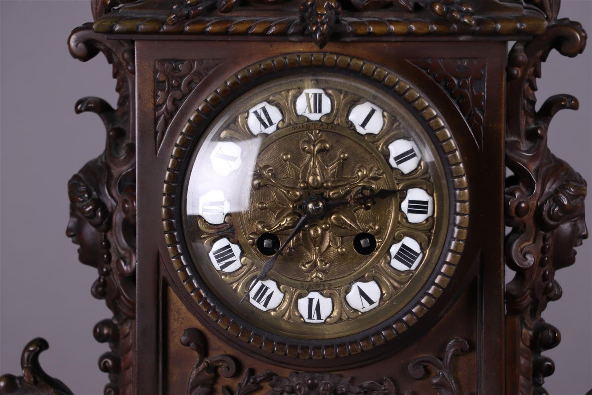 A heavy bronze mantel clock with matching key, ca. 1880. - Image 2 of 5