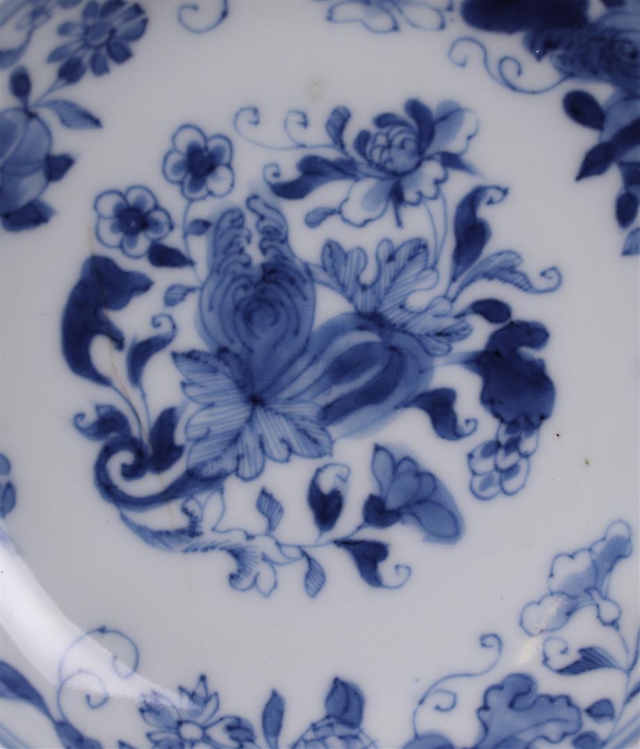 Two porcelain various plates, both with floral decor. China Yongzheng. - Image 3 of 4