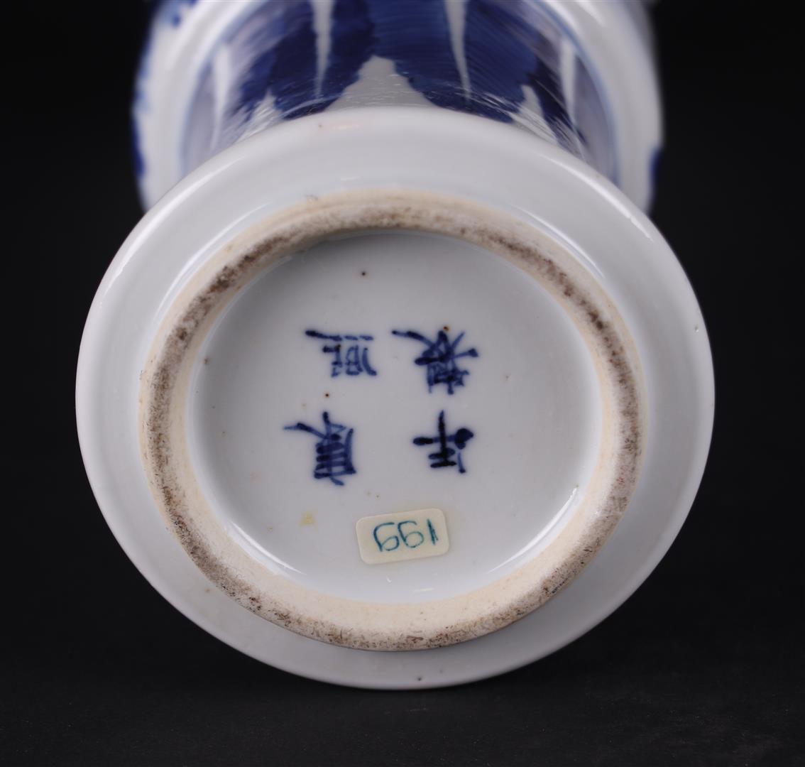 A porcelain YenYen vase with figure decoration at the top - Image 6 of 6