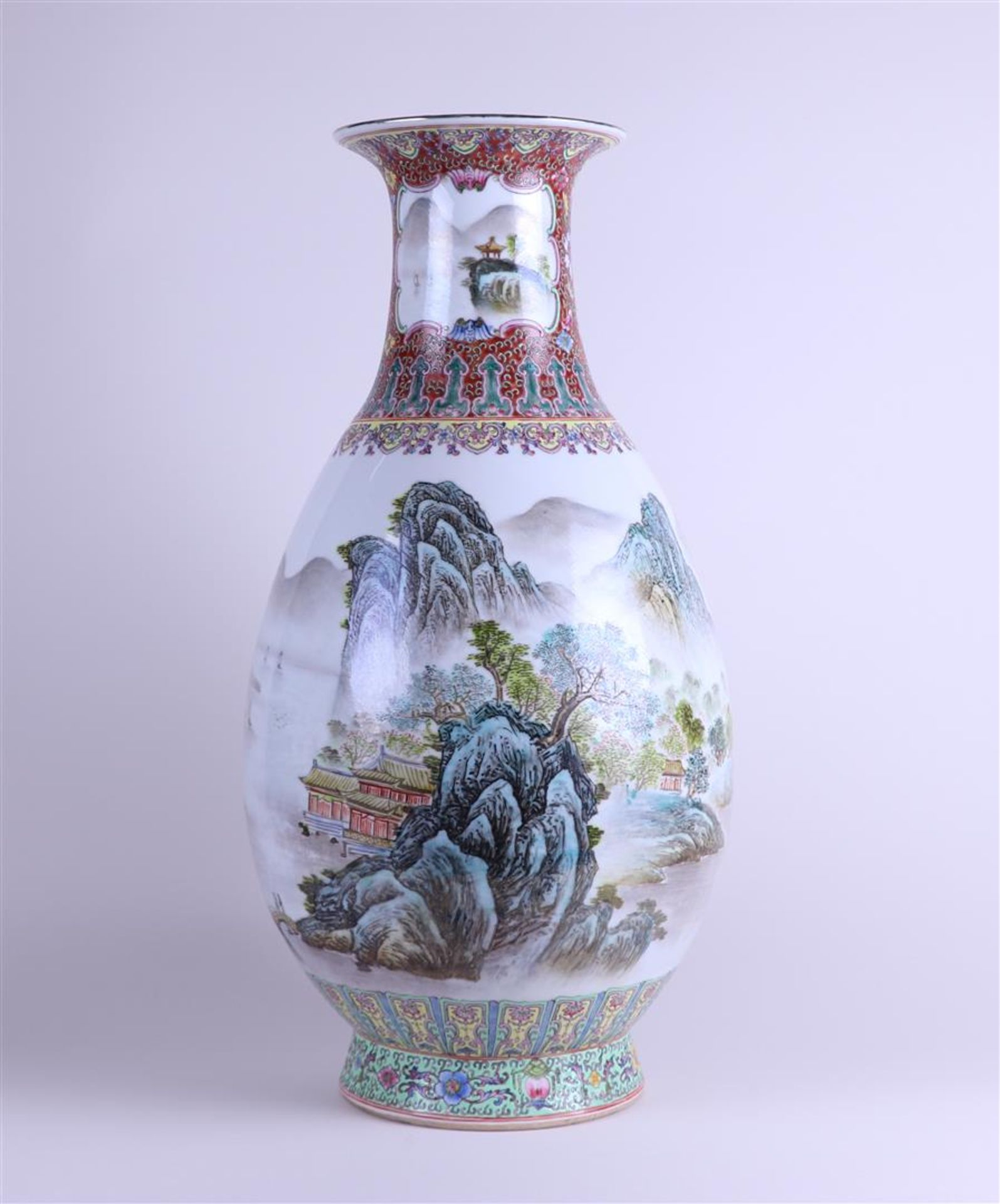 A large porcelain Famille Rose vase with landscape decor, marked Qianglong. China, 20th century. - Bild 2 aus 3