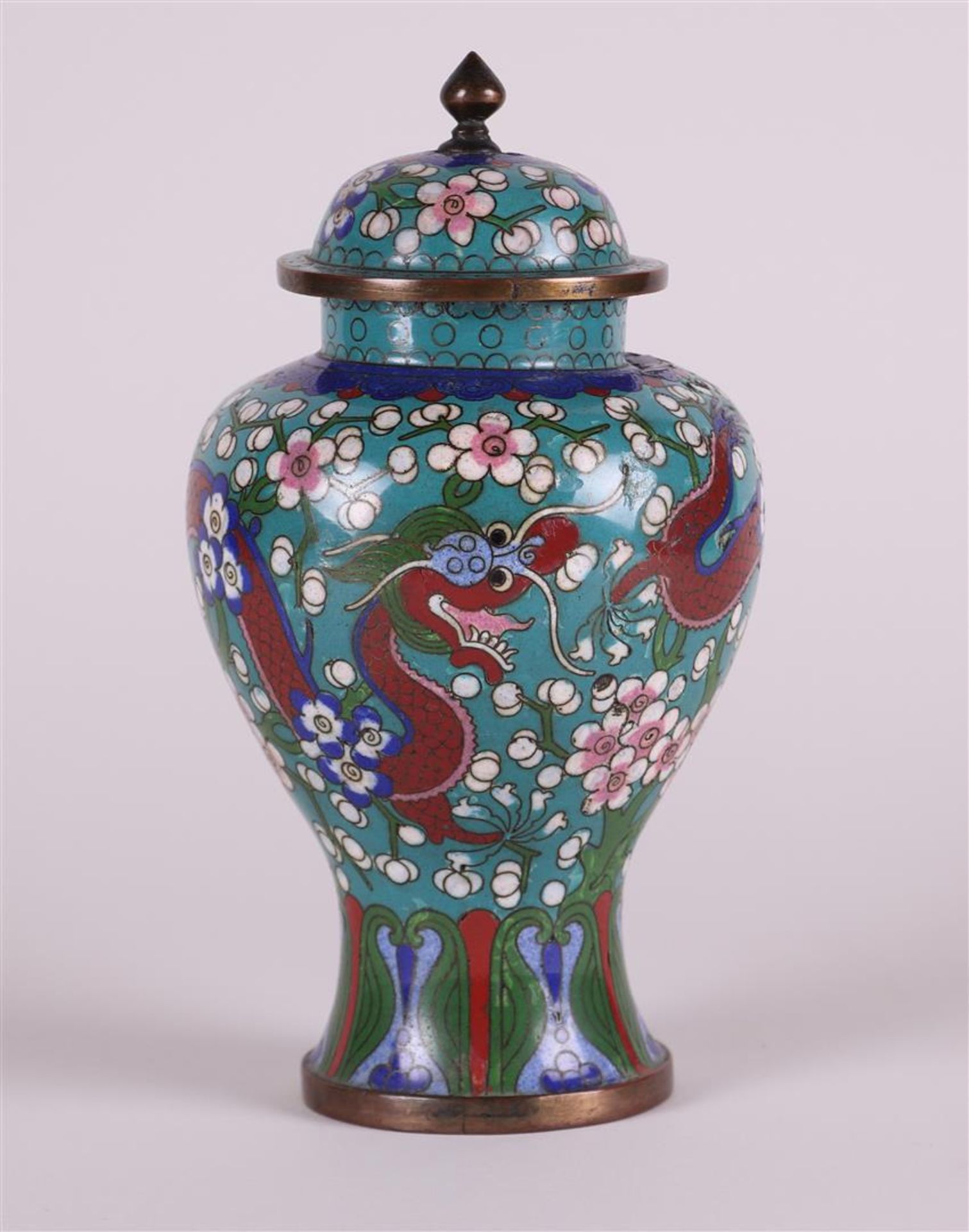 A green bronze cloisone lidded vase  decorated with  dragons, Japan, Meiji period (1868 - 1912).