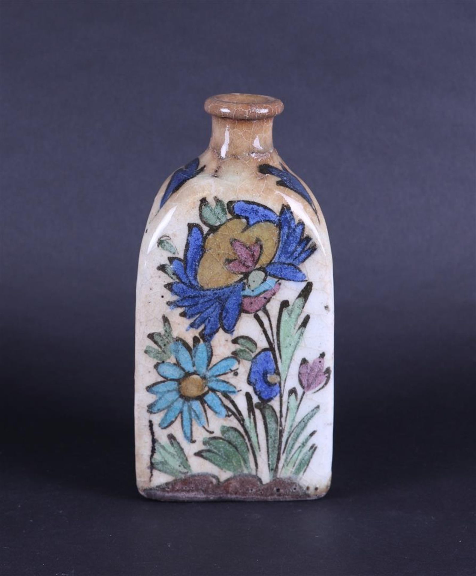 A Qajar pottery bottle decorated with decor of animals and plants. Persia, 19th century. - Bild 2 aus 4