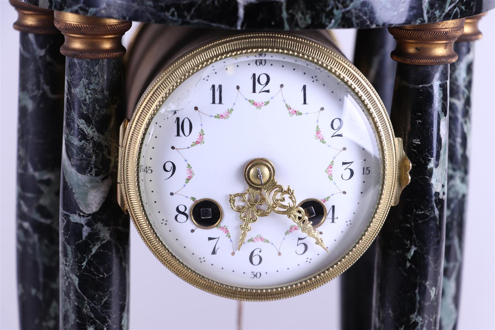 A green marble Garniture de Cheminee consisting of a column clock and two casolettes - Image 2 of 5