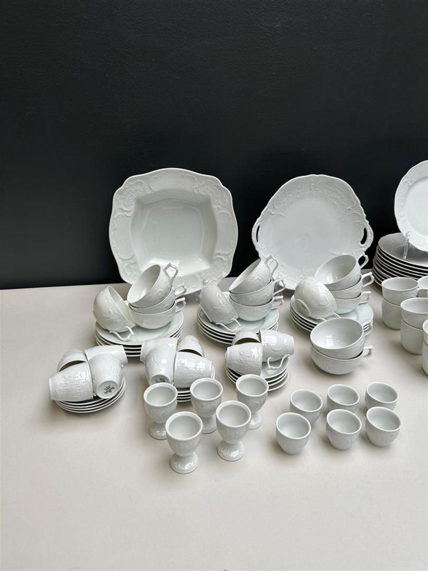 An 81-piece Rosenthal white Classic crockery set  - Bild 2 aus 5