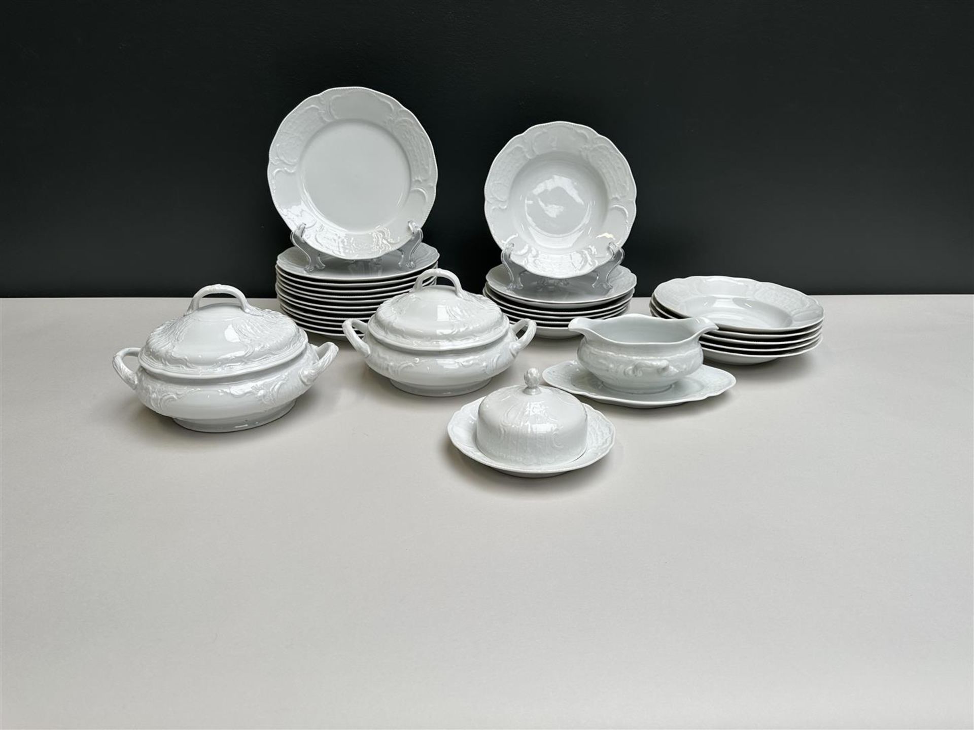A Rosenthal Classic white 26-piece part service, 
