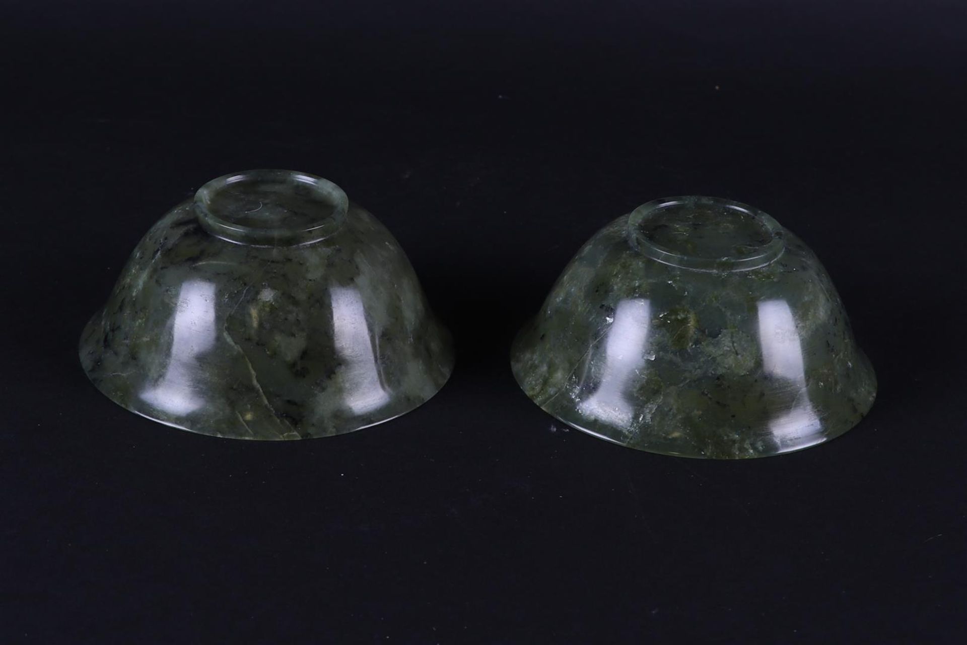 Two green jade Celadon bowls. China, 19th/20th century. - Bild 2 aus 2