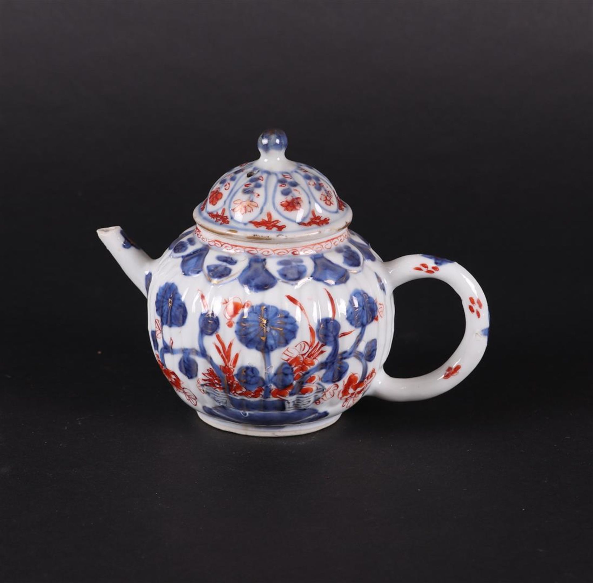 A porcelain Imari teapot ribbed model with floral decor. China, Qianlong.