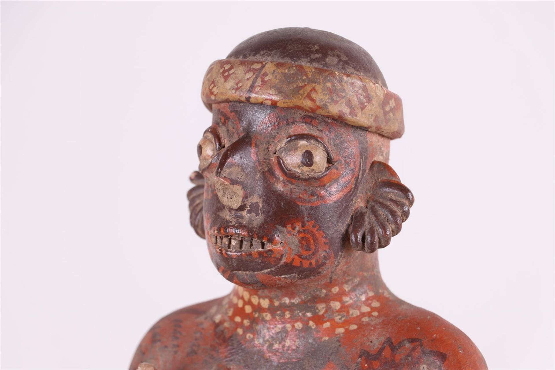 A (possibly) pre-Columbian figure in baked clay. - Bild 6 aus 6