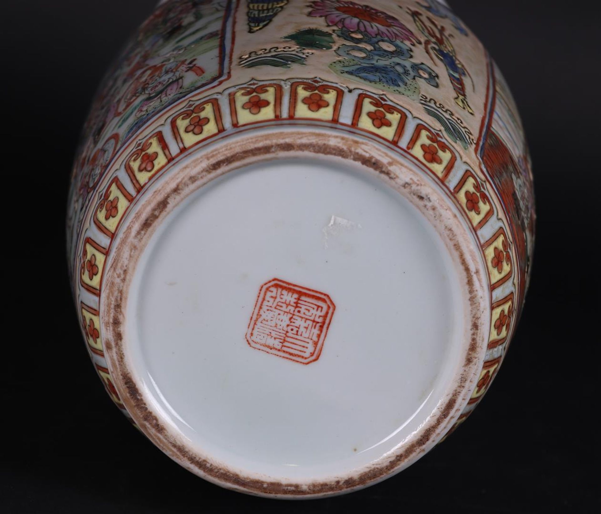 A lot  with  (2) porcelain vases. China, 2nd half 20th century. - Bild 2 aus 5
