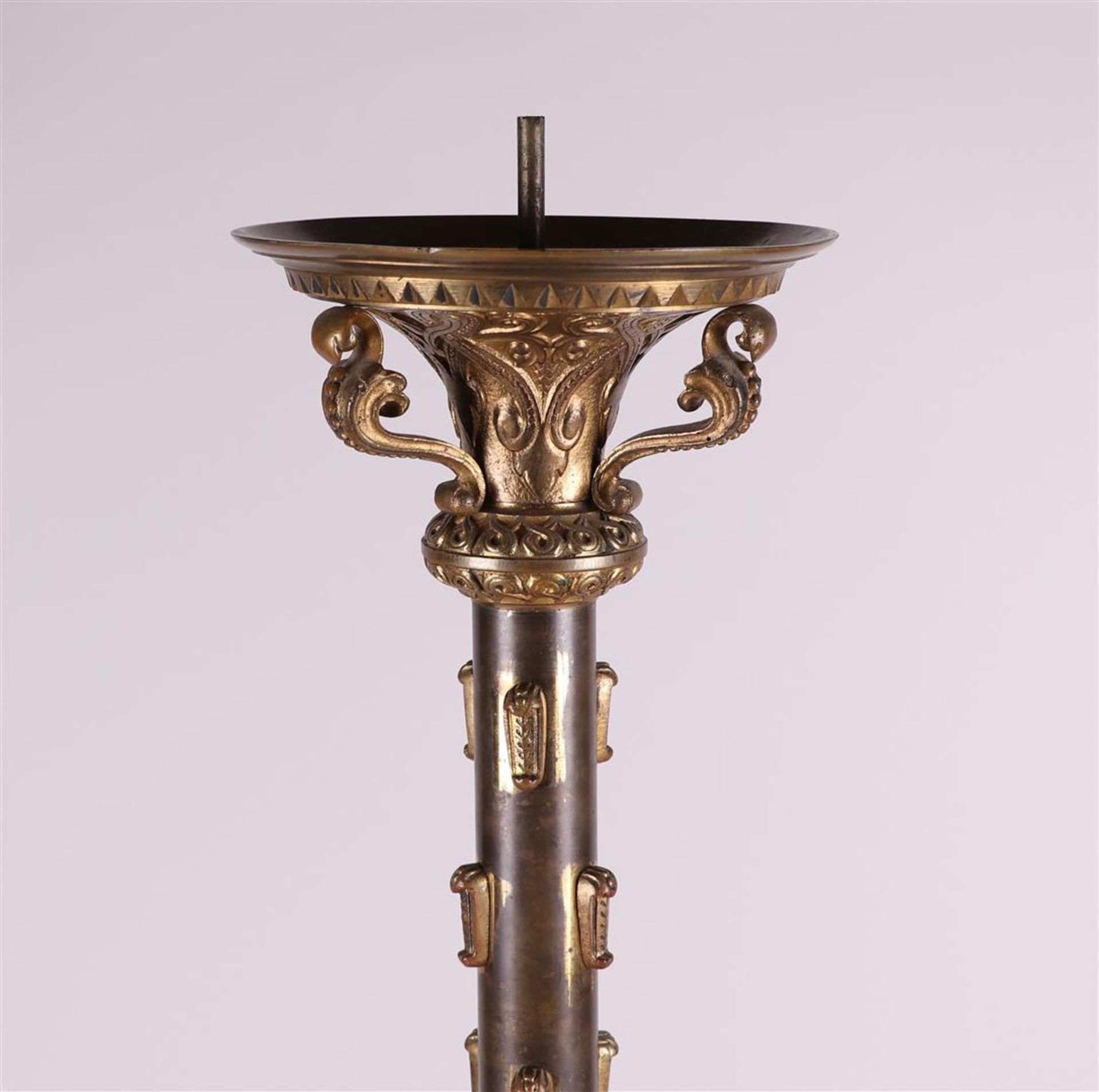 A large brass altar candlestick, ca. 1900. - Bild 3 aus 3