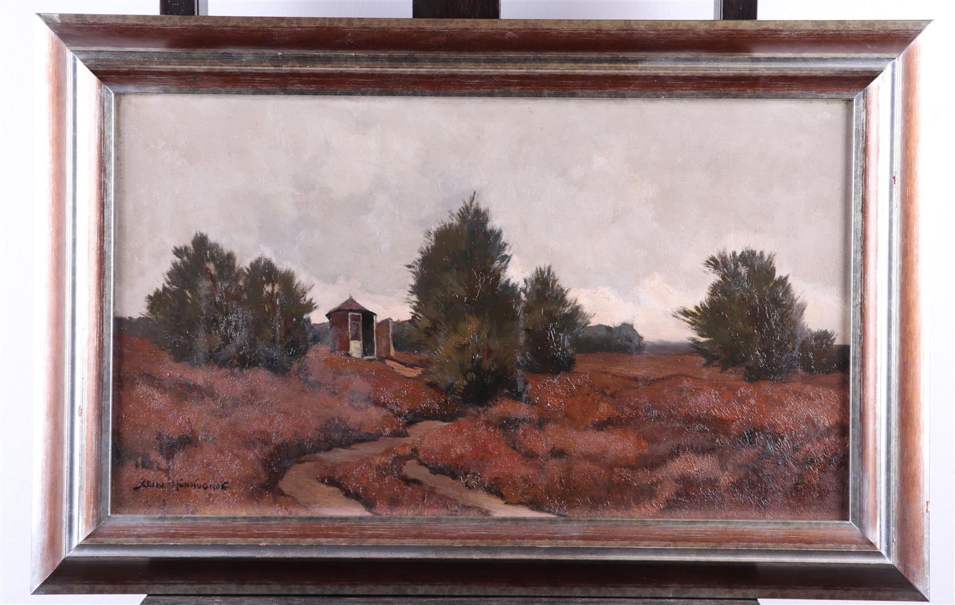 Xeno Munninghoff (Deventer 1873 - 1943 Barneveld), Observation hut on the heath at Wolfheze, signed - Image 2 of 4