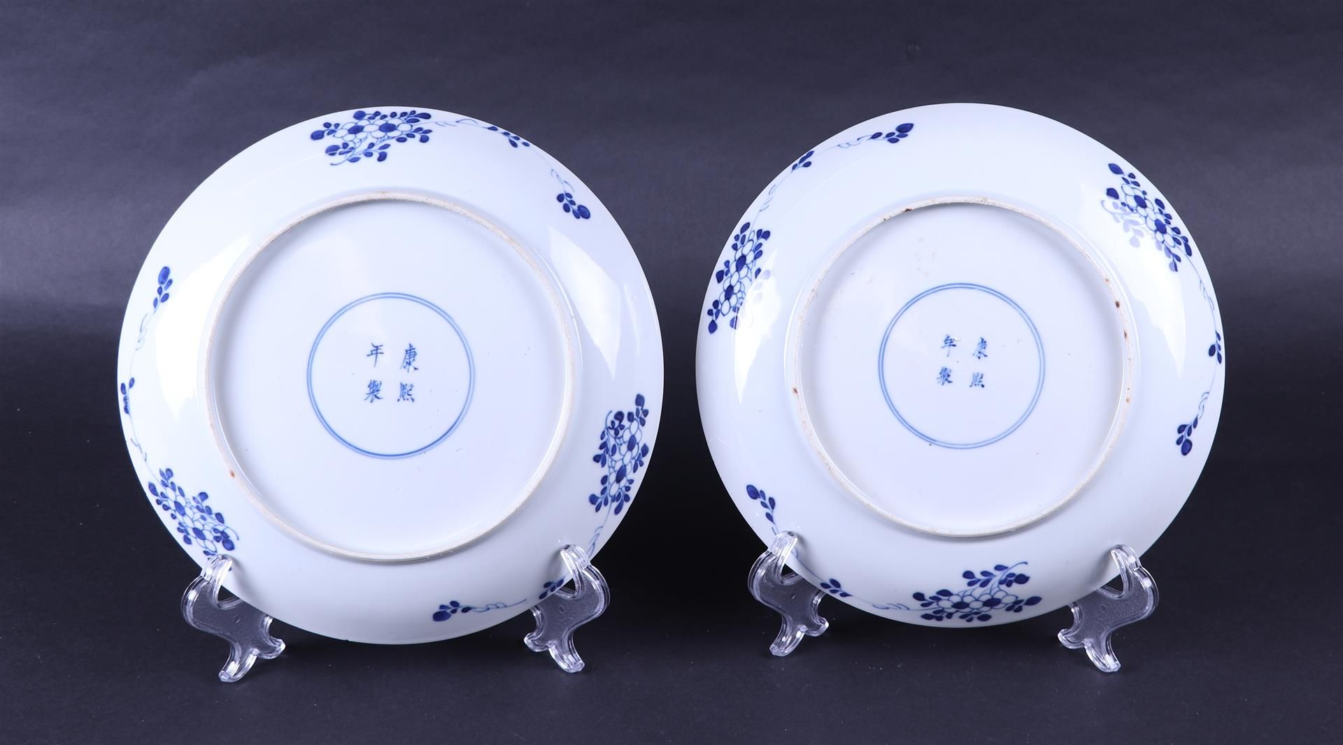 A set of two porcelain dishes decorated with flowers in flower beds, marked Kangxi. China,  - Bild 2 aus 2