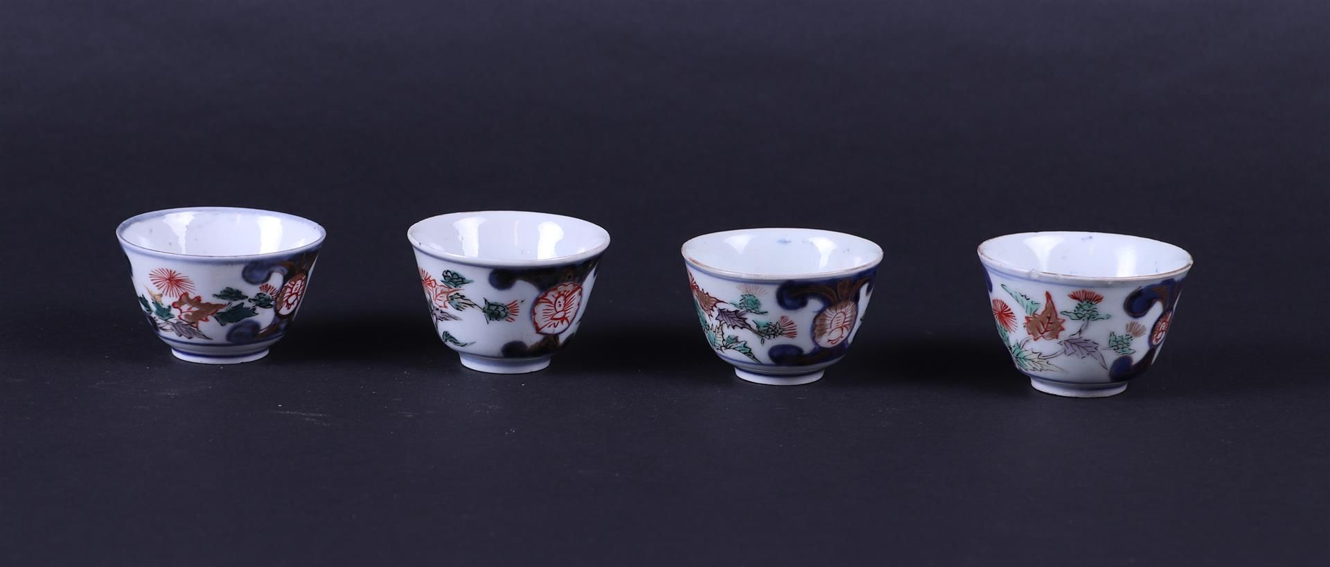 A set of four porcelain Imari bowls. China/Japan, circa 1700. - Bild 2 aus 4