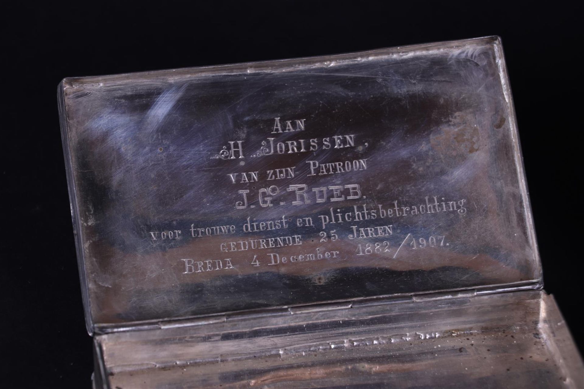 One of two identical silver tobacco boxes, inscription on the inside of the lid. Netherlands, - Image 4 of 5