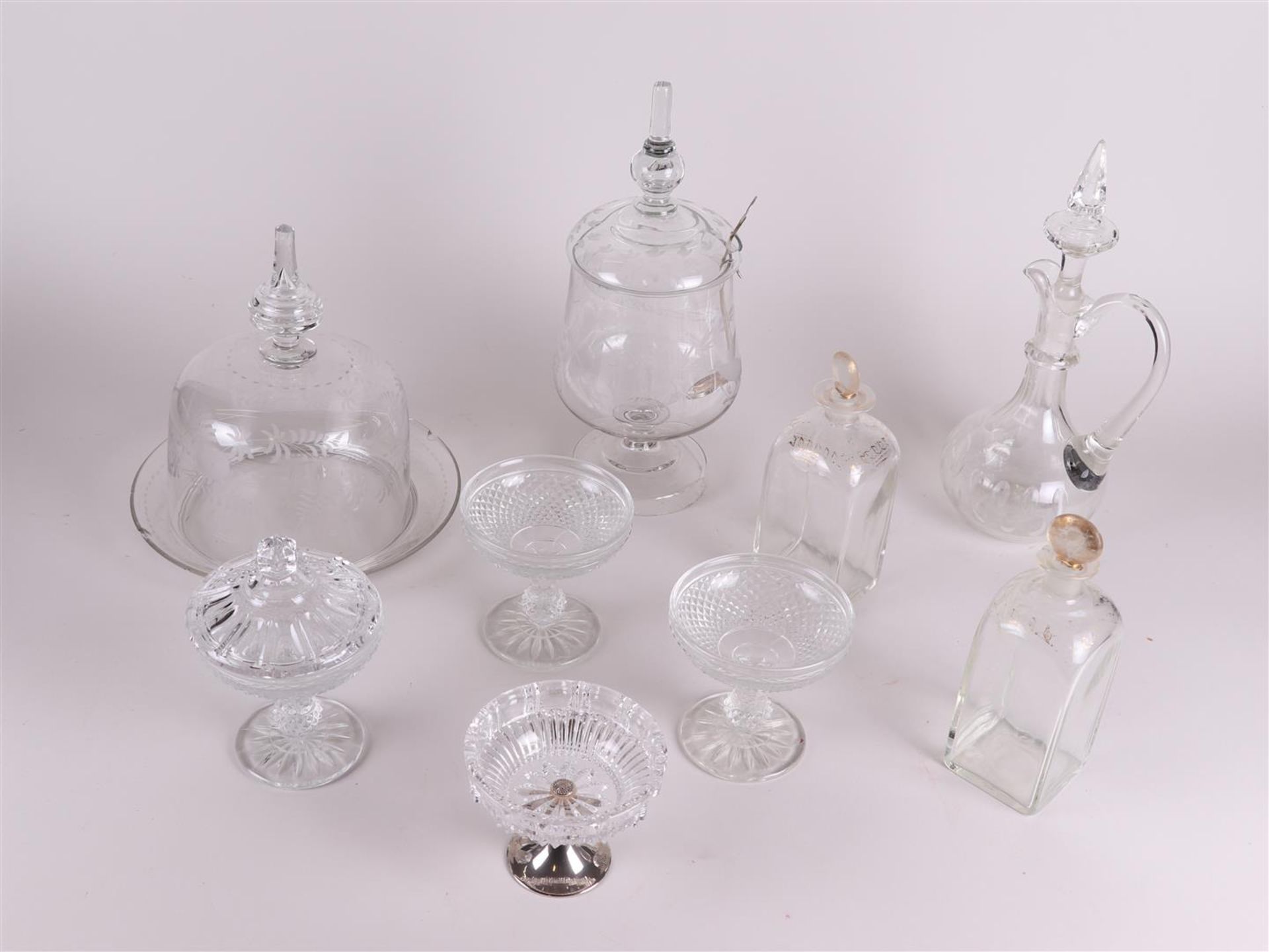 A large lot of antique glass and crystal including a bowl coupe. - Bild 2 aus 4