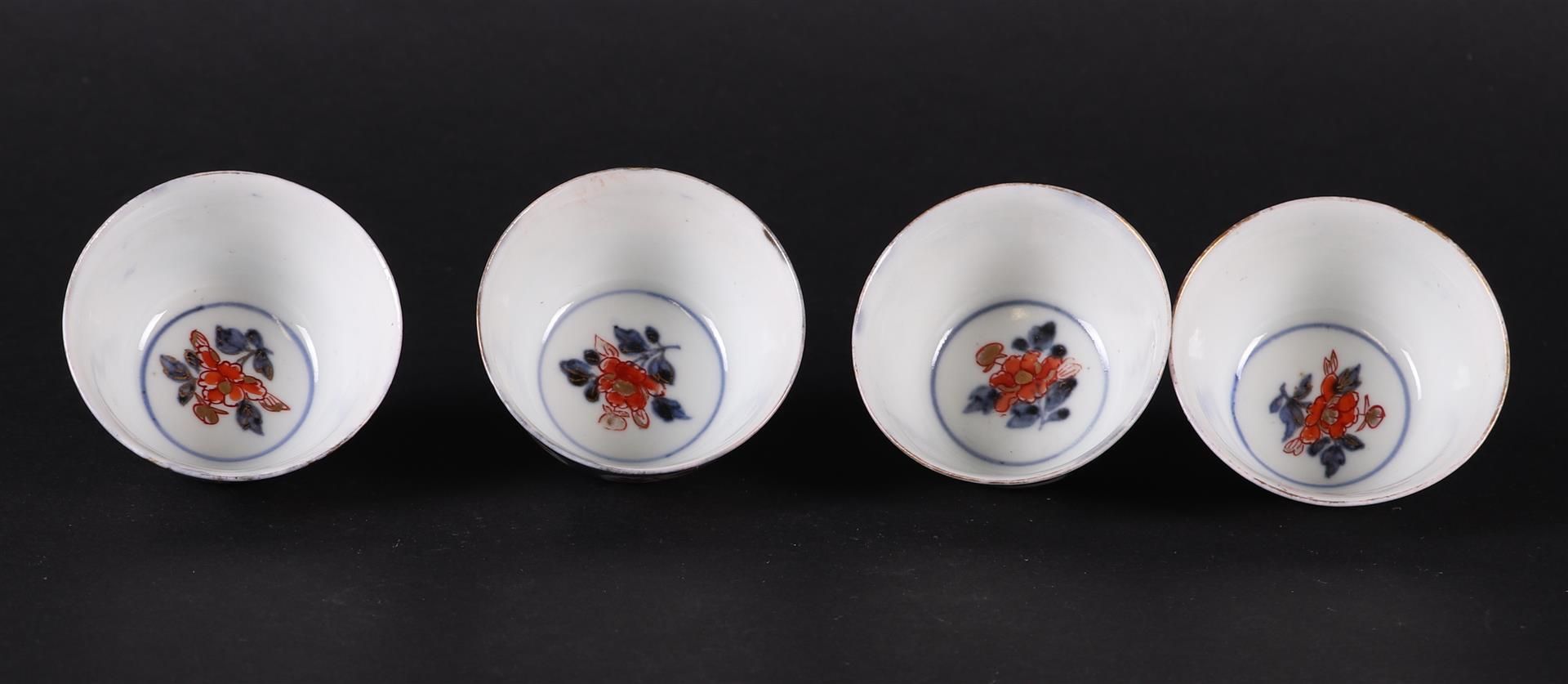 Four porcelain Imari bowls with floral decor in compartments. China/Japan, 18th century. - Image 2 of 3