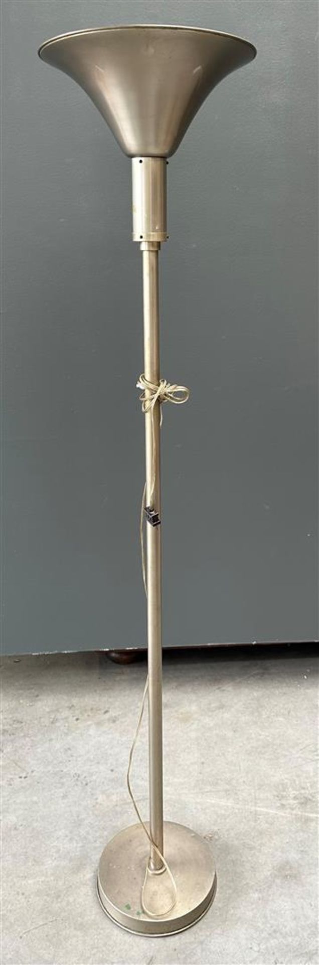 A 1930s Art Deco Gispen style floor lamp made of nickel.