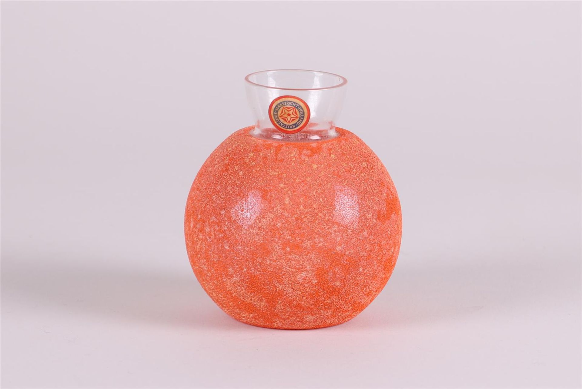 Clear glass 'orange apple vase', made on the occasion of the birth of Princess Beatrix - Image 2 of 2