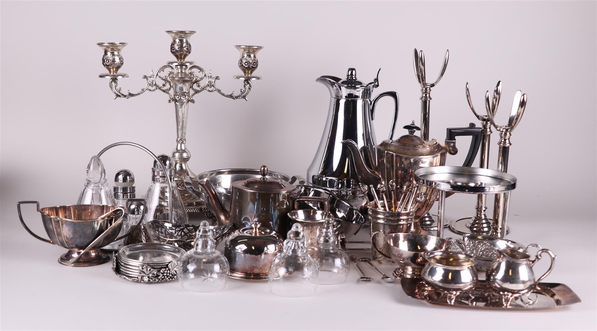 A lot of various (silver plated) objects including a candlestick and a tea set.