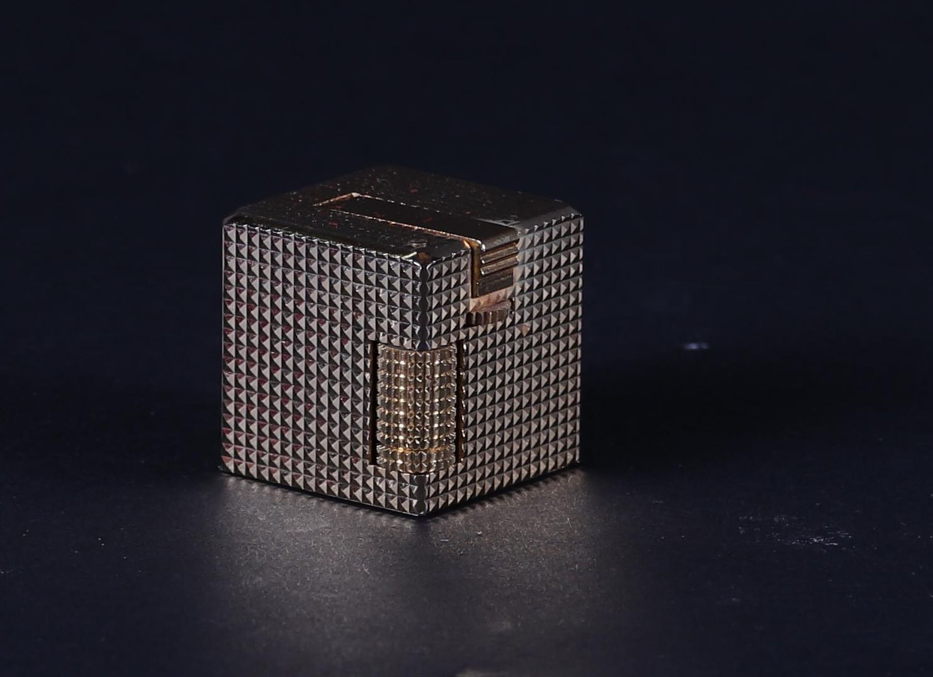 A Bucherer Ippag Dice lighter, ca. 1970. Lighter in original white case (ipag dice). - Image 2 of 4